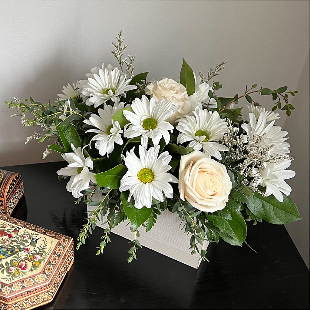 Fresh Linen Box Bouquet – Eaton Floral Inc, Eaton OH