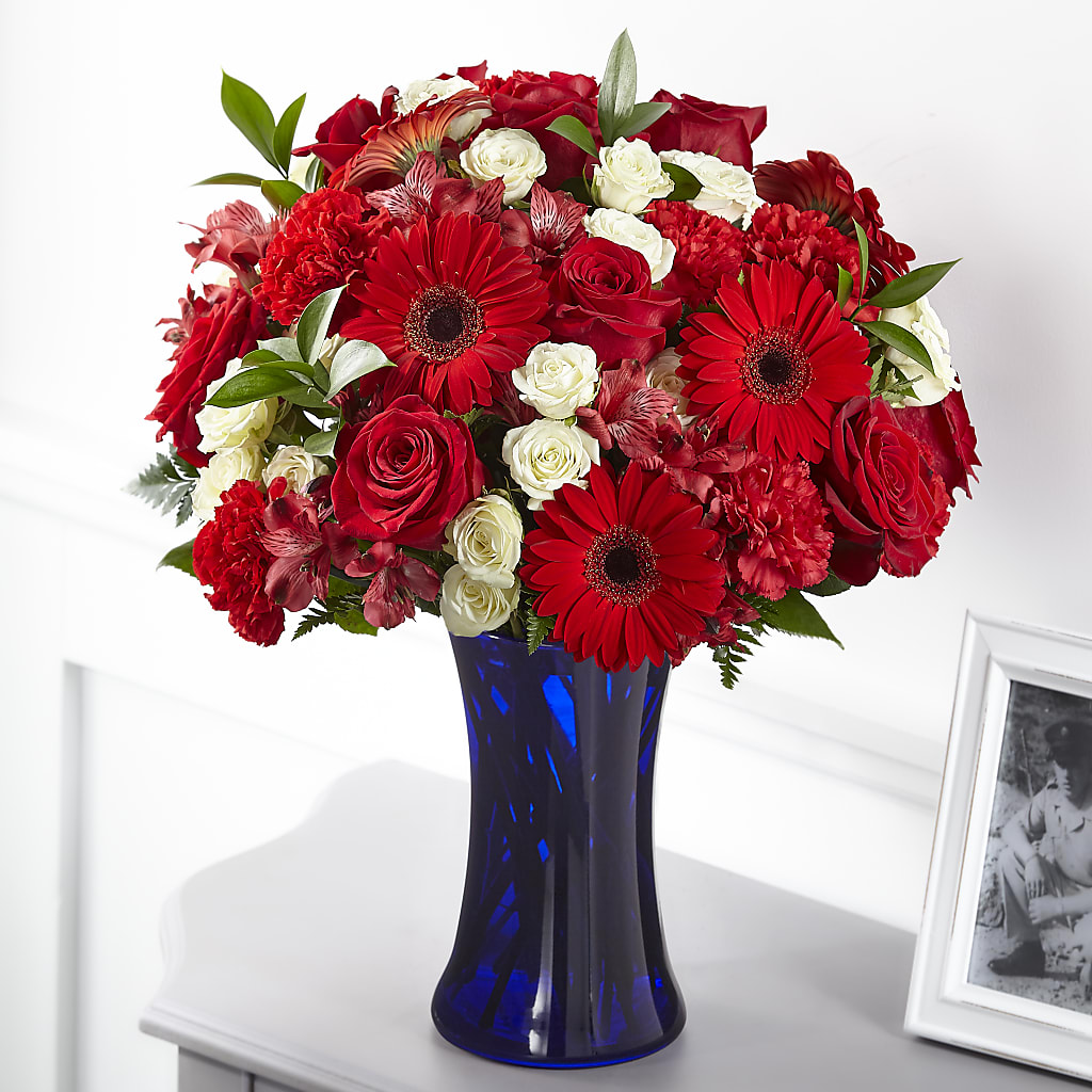 Hearts Embrace Bouquet – Eaton Floral Inc, Eaton OH