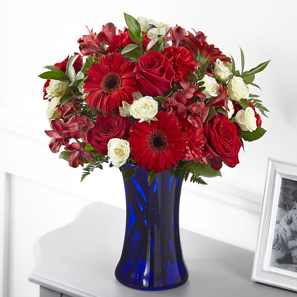 Hearts Embrace Bouquet – Eaton Floral Inc, Eaton OH