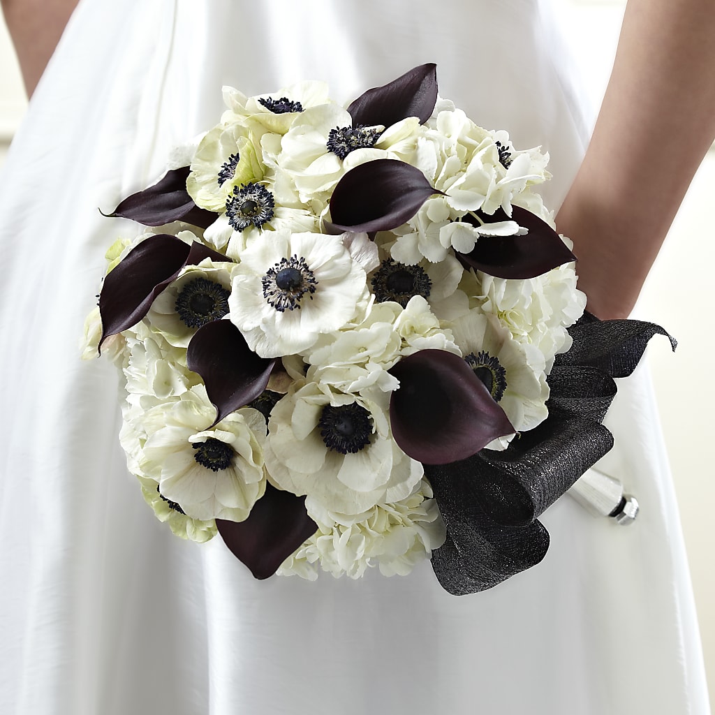 To Have and To Hold Bouquet – Eaton Floral Inc, Eaton OH