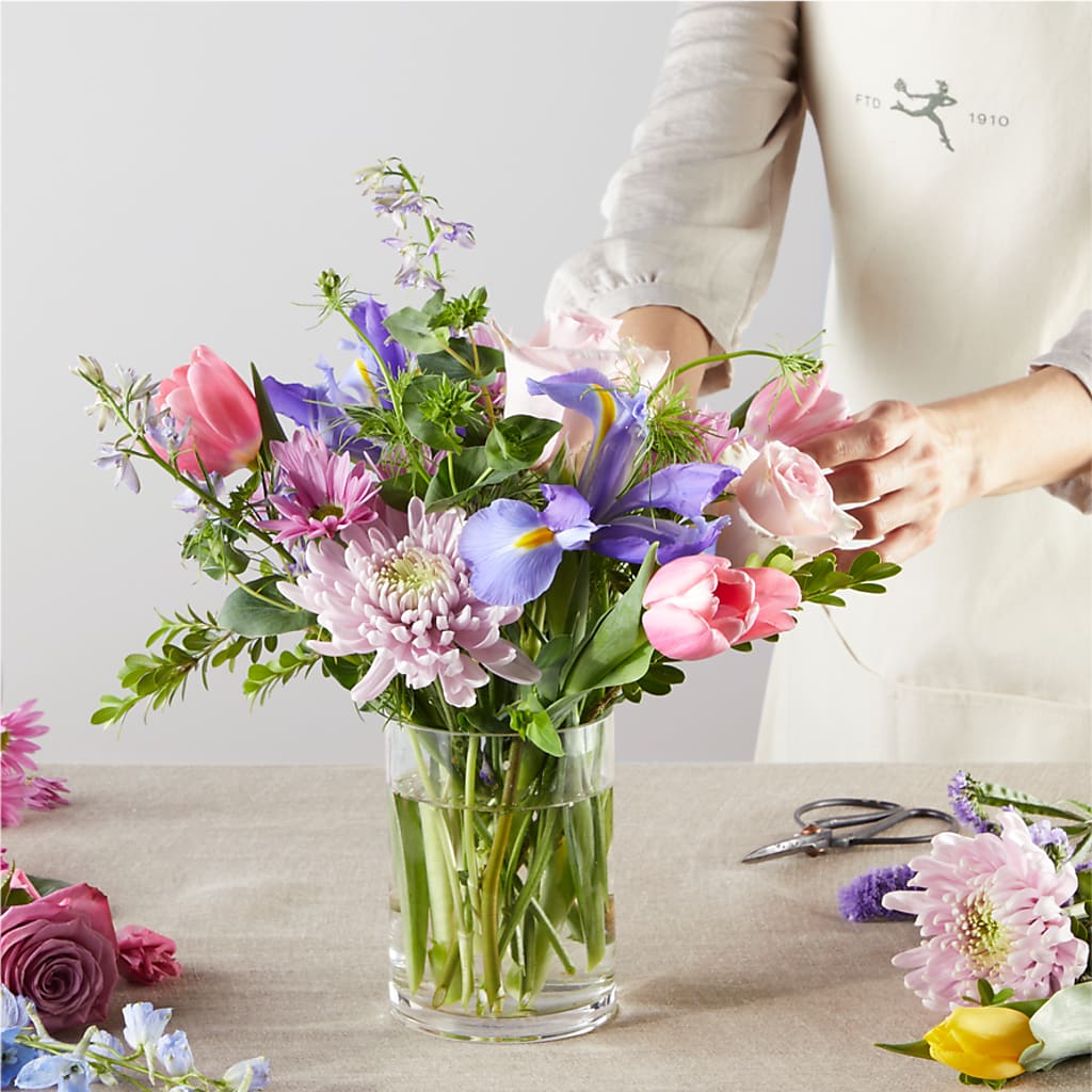 Pastel Tradition - A Florist Original –  Eaton Floral Inc, Eaton OH