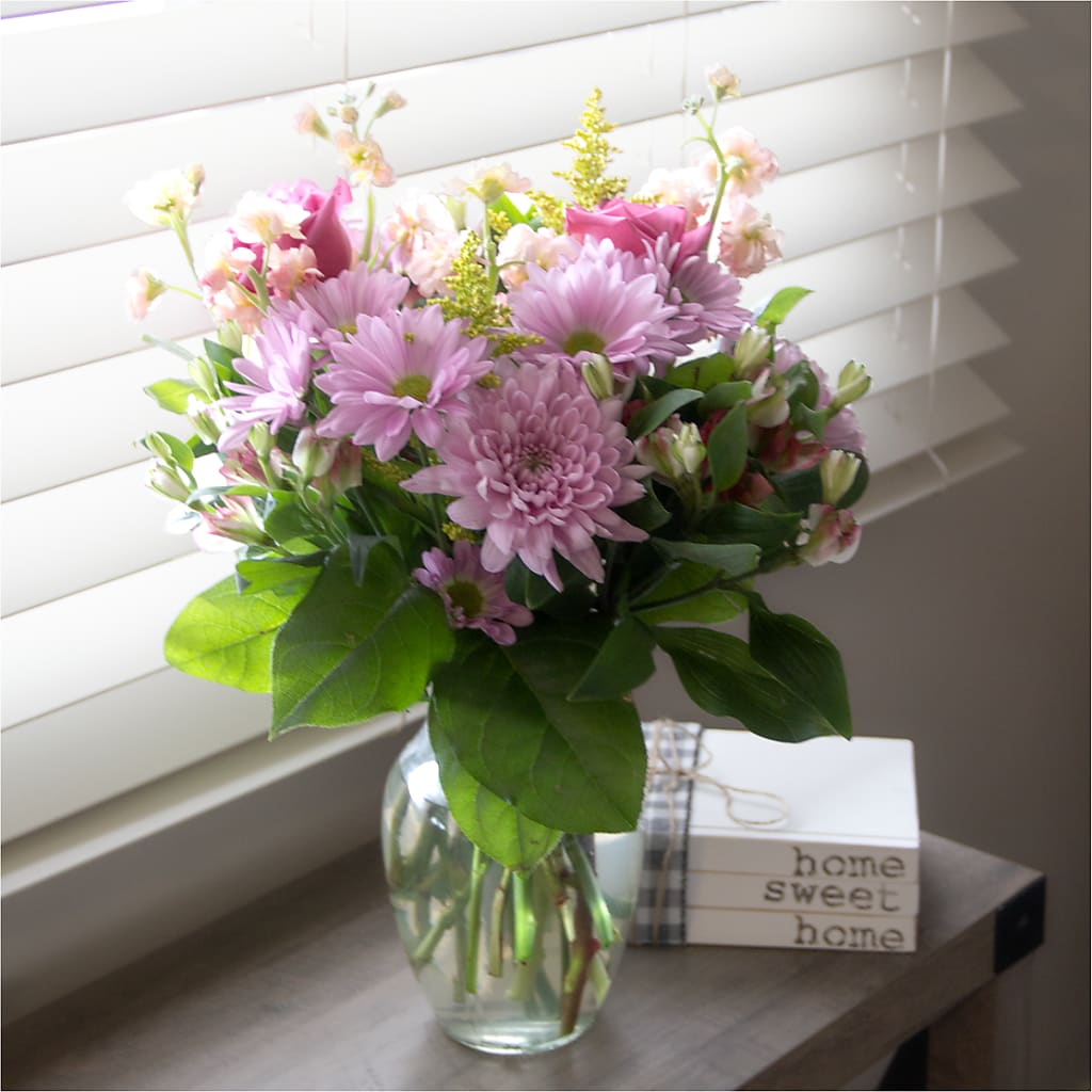Pastel Tradition - A Florist Original –  Eaton Floral Inc, Eaton OH